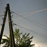 Bez elektrības palikušo 'Sadales tīkla' klientu skaits pieaudzis līdz 23 tūkstošiem