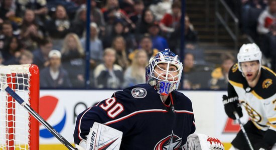 Merzļikins atvaira 34 metienus, 'Blue Jackets' zaudē asumiem bagātā spēlē