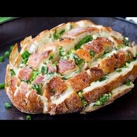 Video: Kā mājās pagatavot fantastisku pildīto maizi