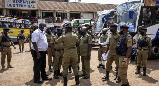 Aizdomās par Latvijas pilsones izvarošanu Ugandā arestēts mācītājs un policisti