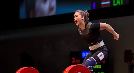 ВИДЕО: Латвийская штангистка Коха впервые стала чемпионкой мира