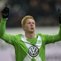 Video: 'VfL Wolfsburg' futbolistu soda par bumbas padevēja apsaukāšanu