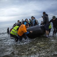 Пограничники из Латвии: беженцы, увидев полицию, выбрасывали за борт детей