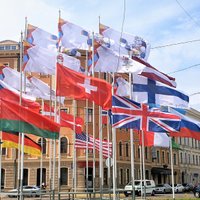 Kādēļ PČ reklāmās Rīgas ielās redzam nespēlējošās Krievijas karogu