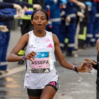 Asefa Berlīnē ievērojami labo pasaules rekordu maratonā