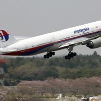 Malaizijas lidmašīnas otrais pilots īsi pirms lidaparāta pazušanas mēģinājis zvanīt
