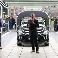 Īlons Masks ieradies Berlīnē atklāt 'Tesla' pirmo 'gigarūpnīcu' Eiropā