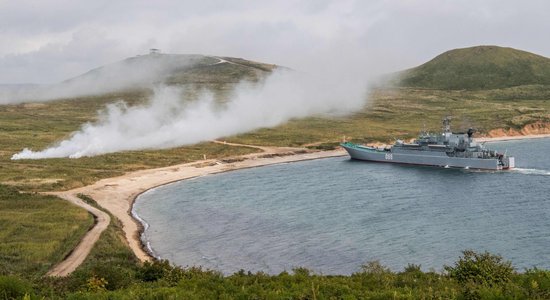 Krievijas spēki Japāņu jūrā rīko militārās mācības