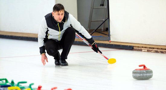 Latvijas kērlingistiem vēsturē labākais sasniegums pasaules čempionātā jauktajām komandām