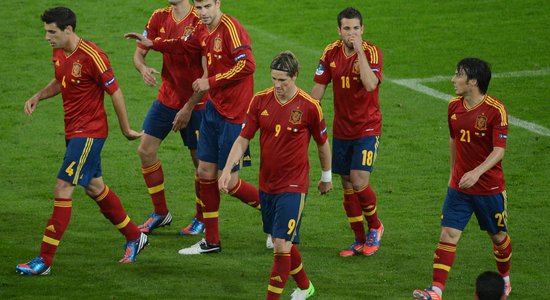 Čempionvienība Spānija ar pārliecinošu uzvaru kļūst par C grupas līderi