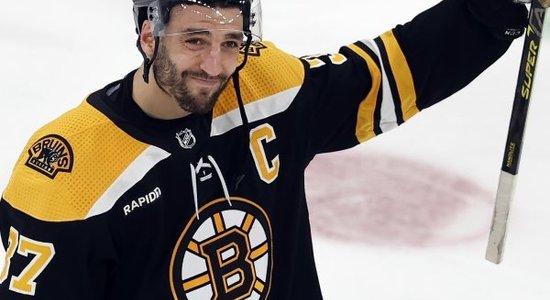 'Bruins' leģenda un kapteinis Beržerons kāris slidas uz nagliņas