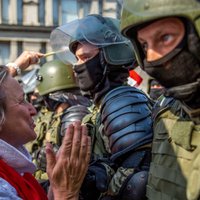 Nexta после новых массовых задержаний выложил данные тысячи белорусских силовиков