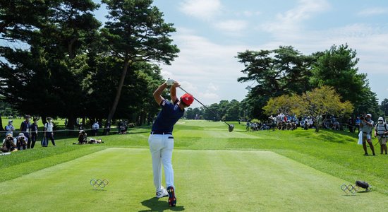 Prestižajā 'Cazoo Open de France' golfa turnīrā izšķirošā diena sola spraigu cīņu