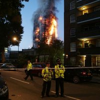 Izglābt māti ar meitu vai ģimeni citā stāvā – ugunsdzēsēja piedzīvotais Londonas ugungrēkā