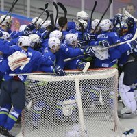 Austrijas, Japānas un Slovēnijas hokejisti turpina cīņu par vietu PČ elitē