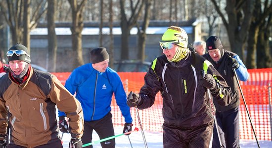 Foto: Beidzot sagaidījuši ziemu, slēpotāji sāk sacensties