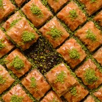 Tradicionāls austrumu saldums – baklava ar pistācijām