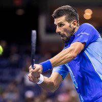 Džokovičs pēc pāris gadu prombūtnes 'US Open' atgriežas pārliecinoši