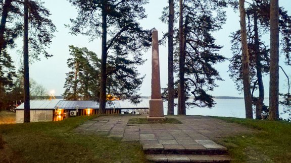 Piemineklis Sarkanās armijas karavīriem Mežaparkā. Foto: DELFI