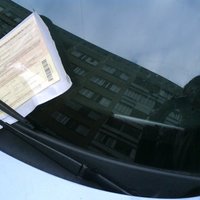 Владельцы машин с иностранными номерами не оплатили "горчичники" на десятки тысяч евро