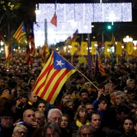 Barselonā sadursmēs ar katalāņu separātistiem ievainoti 35 policisti