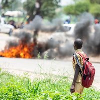 Foto: Zimbabvē protestē pret degvielas cenu pieaugumu