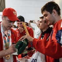 Foto: Tā pasaules čempionus nesagaida, sašutusi Krievijas hokeja izlase