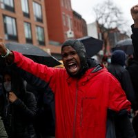 В Миннеаполисе ввели режим ЧС из-за протестов после убийства афроамериканца полицейским