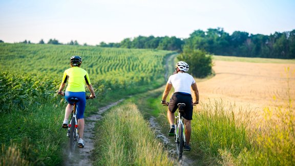 velobraucēji lauki