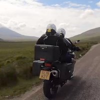'Ātruma cilts' video: brāļu Timrotu piedzīvojumi Skotijā