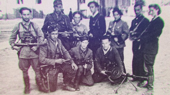 Ebreju partizāni 1944. gadā Viļņā. Centrā Aba Kovners. Arhīva foto