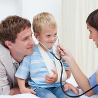 Как научить малыша не бояться врачей