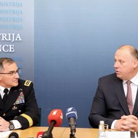 Командующий НАТО в Европе попросил "больше войск" из-за России