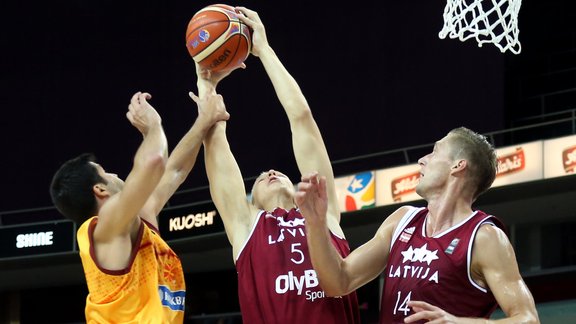 Latvijas izlase ar drošu uzvaru noslēdz gatavošanos 'Eurobasket 2015' - 24