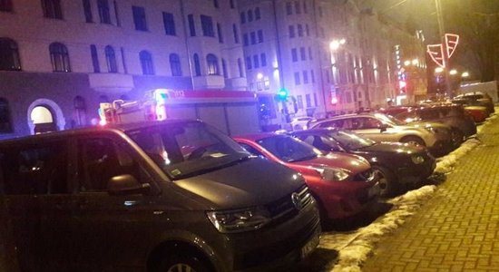 ФОТО: Из-за небольшого возгорания эвакуирован театр Dailes
