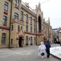 KNAB провел обыск в Первой городской больнице Риги и задержал трех человек