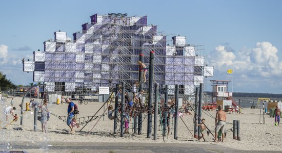 Foto: Pērnavā gatavojas vērienīgākajai pludmales ballītei – 'Weekend Fest'
