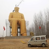 Ķīnā nojauc tikko uzcelto milzu Mao Dzedunu
