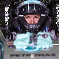'Mercedes' piloti ātrākie F-1 Bahreinas posma pirmajos treniņos