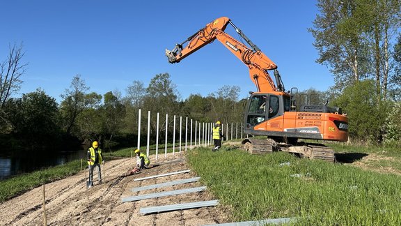 žoga izbūve uz Latvijas-Krievijas robežas