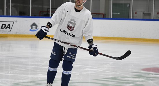 Latvijas hokeja izlases čempionāta sastāvā deviņi debitanti, bet nav Indraša