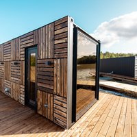 ФОТО. На озере Зебрус появились новые гостевые домики из контейнеров для романтического отдыха