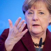 Merkele brīdina par 'atgriešanos pie nacionālisma', ja ES nesargās robežas