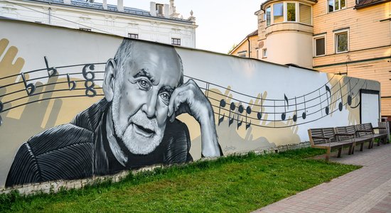 ФОТО: В Лиепае появилось граффити в честь юбилея Иманта Калниньша