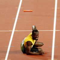 Foto un video: Bolta pēdējais neveiksmīgais sprinta skrējiens atvadu PČ