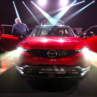 Foto: Latvijā prezentēts 'Mazda' pirmais elektromobilis 'MX-30'