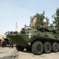 ФОТО: Жителям пяти городов показали военную технику США и Латвии