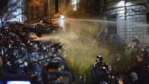 Gruzijas varasiestādes izklīdinājušas demonstrāciju pret "ārvalstu aģentu" likumprojektu - 2