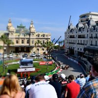 'Red Bull' piloti Rikjardo un Verstapens dominē Monako treniņbraucienu pirmajās sesijās