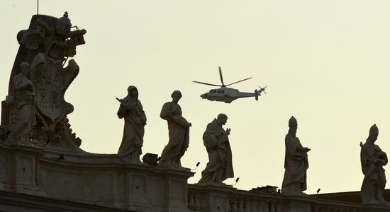 Бенедикт XVI улетел из Ватикана в летнюю резиденцию